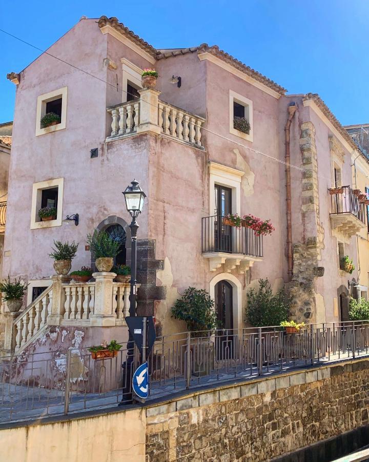 B&B Santapau Charme Living Licodia Eubea 외부 사진